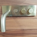 Μπαταρία νιπτήρος εντοιχιζόμενη - εξωτερικό μέρος αναμεικτική με βαλβίδα push-open  με πλακέτα, χρώμα: Χρυσό 20,7cm, on/off push button ,  Champagne από ορείχαλκο επιφάνεια: Βουρτσισμένη Εντοιχιζόμενες εξωτερικό μέρος