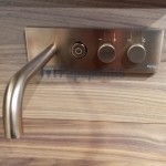 Μπαταρία νιπτήρος εντοιχιζόμενη - εξωτερικό μέρος αναμεικτική με βαλβίδα push-open  με πλακέτα, χρώμα: Μπρονζέ 20,7cm, on/off push button, Brushed Amber Bronze από ορείχαλκο επιφάνεια: Βουρτσισμένη Εντοιχιζόμενες εξωτερικό μέρος