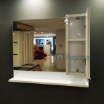 Καθρέπτης, σχήμα: Ορθογώνιο 80x65 από λάκα με ντουλάπι και εταζέρα, χρώμα: Λευκό Καθρέπτες μπάνιου