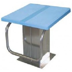 Βατήρας χαμηλός με μη ολισθηρή πλατφόρμα, με μπάρα στήριξης, με νούμερα και στις 4 μεριές βάση των κανονισμών της FINA από inox Εξοπλισμός πισίνας